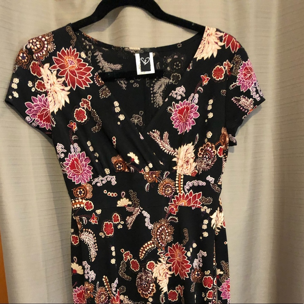 Women’s tie-back dress.